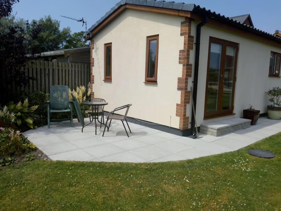 Coastal Garden Lodge Preesall Exterior foto