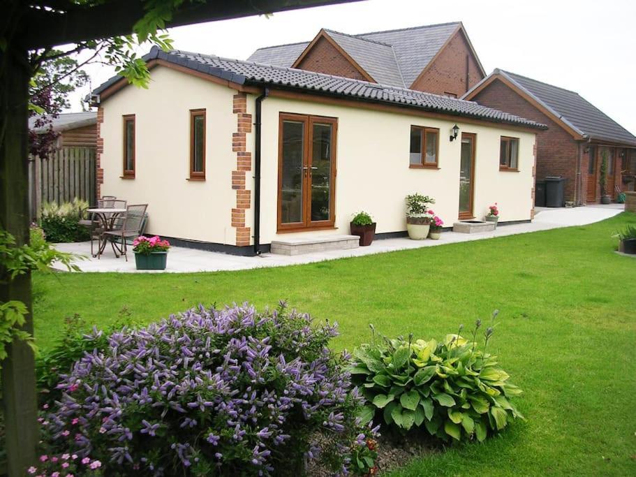 Coastal Garden Lodge Preesall Exterior foto